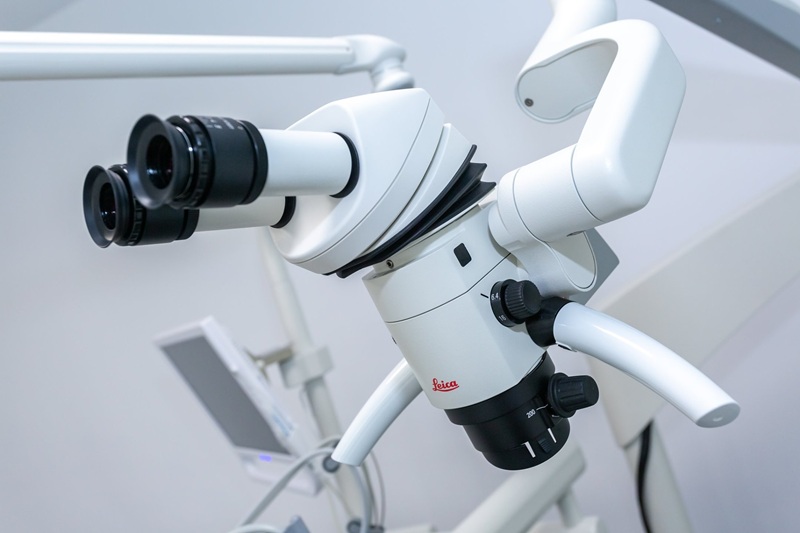 tratament endodontic la microscop